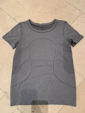 Lululemon- Swiftly Tech Short-Sleeve Shirt 2.0 Hip Length